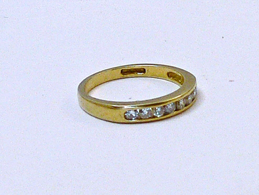 9ct Yellow Gold 8 Stone 33pts Diamond Eternity Ring